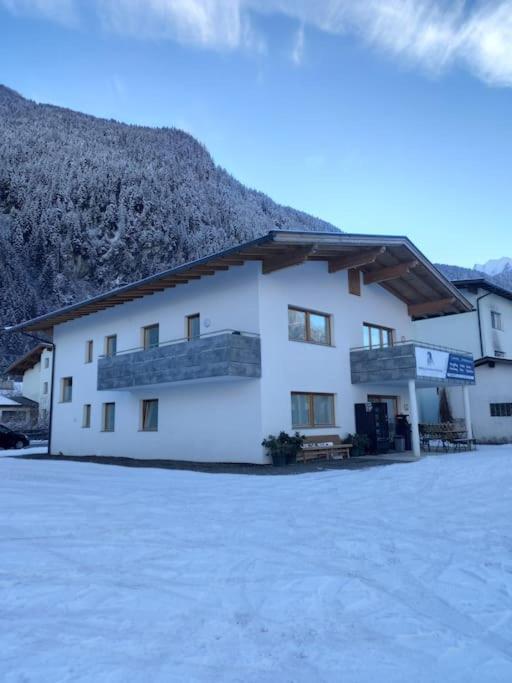 Grosszuegiges Apartment Georg Mayrhofen Barrierefrei Hollenzen Luaran gambar
