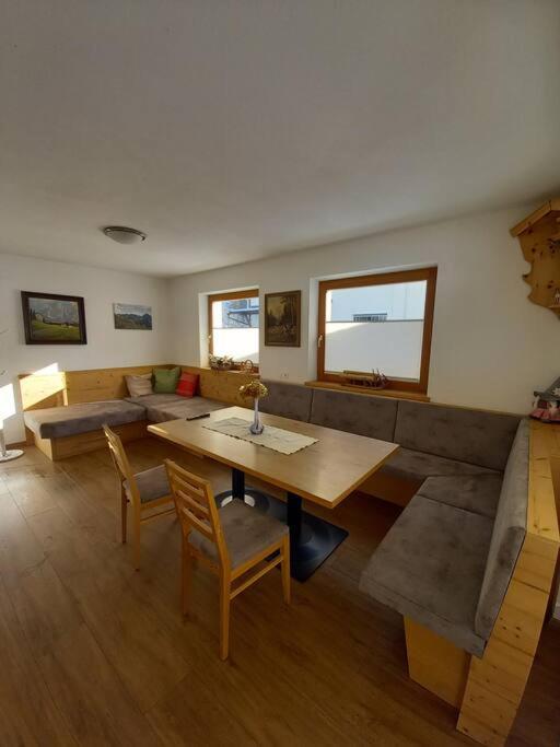 Grosszuegiges Apartment Georg Mayrhofen Barrierefrei Hollenzen Luaran gambar