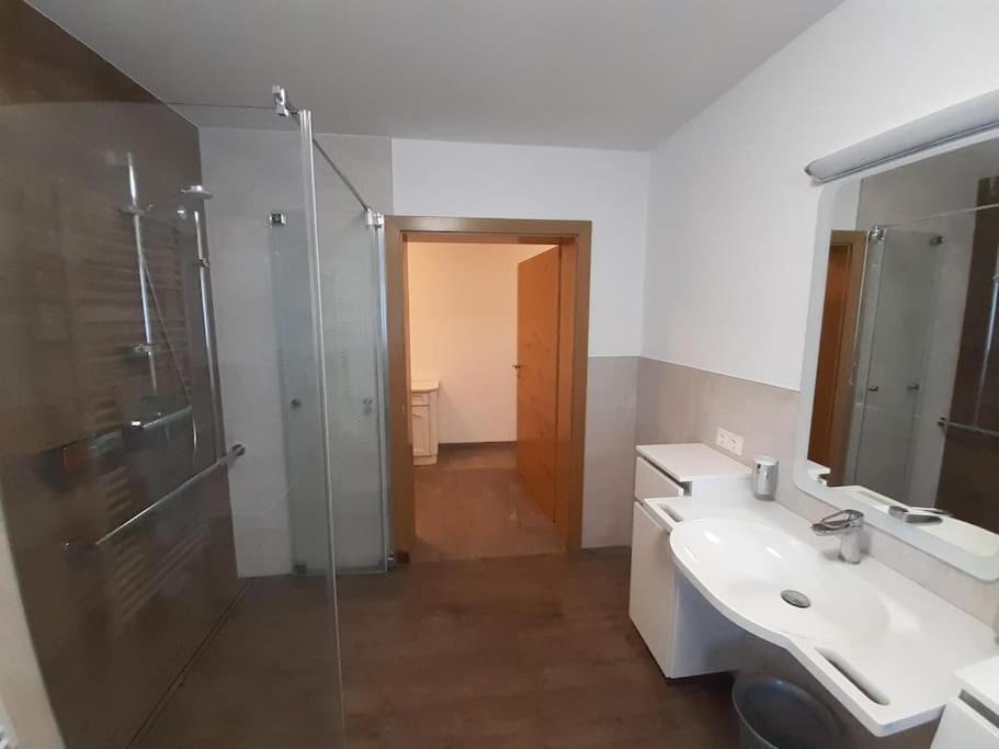 Grosszuegiges Apartment Georg Mayrhofen Barrierefrei Hollenzen Luaran gambar